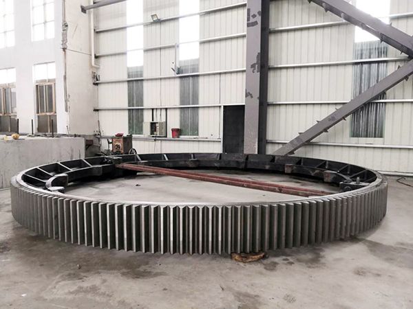 鑄鋼件加工廠家生產(chǎn)大齒輪時(shí)，哪些因素可能導(dǎo)致成品不合格？