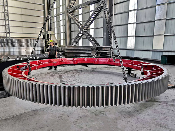 鑄鋼件廠家為了提高鑄鋼件大齒輪綜合機(jī)械行性能，是怎么調(diào)質(zhì)的？