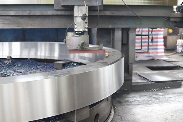 大型鑄鋼件廠家對鑄鋼件加工注意的事項(xiàng)？