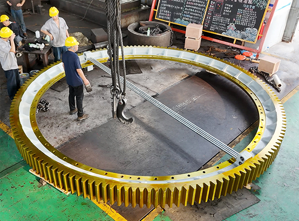 鑄鋼件廠家講解大型鑄鋼件直齒齒輪與斜齒齒輪的區(qū)別是？