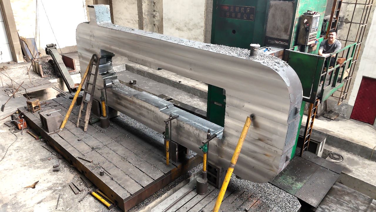 軋機(jī)牌坊出現(xiàn)裂紋該如何處理？大型鑄造廠預(yù)防措施有哪些？