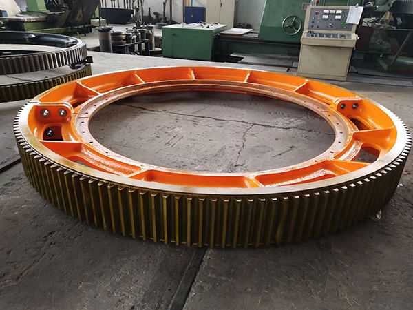 大齒輪廠家的選擇標(biāo)準(zhǔn)是？讓鑄鋼件加工廠家告訴你